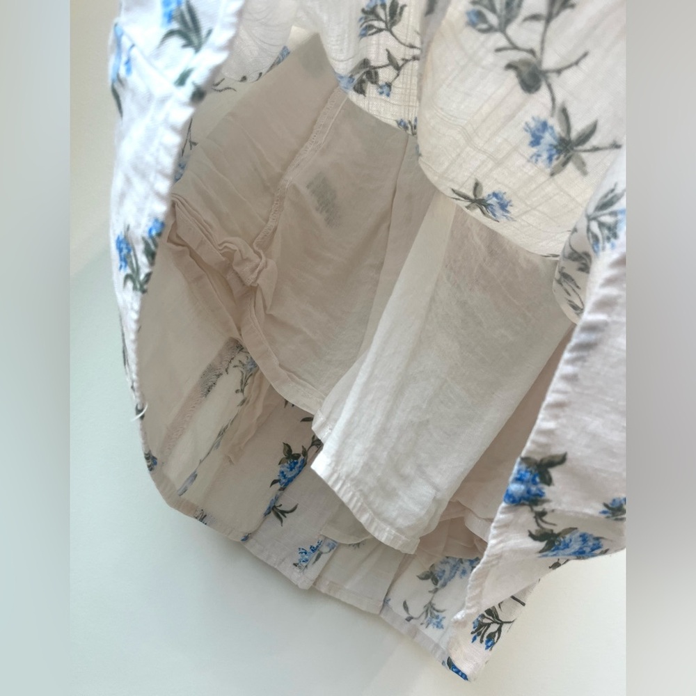 Short floral v- neck button down dress. - Picture 4 of 4